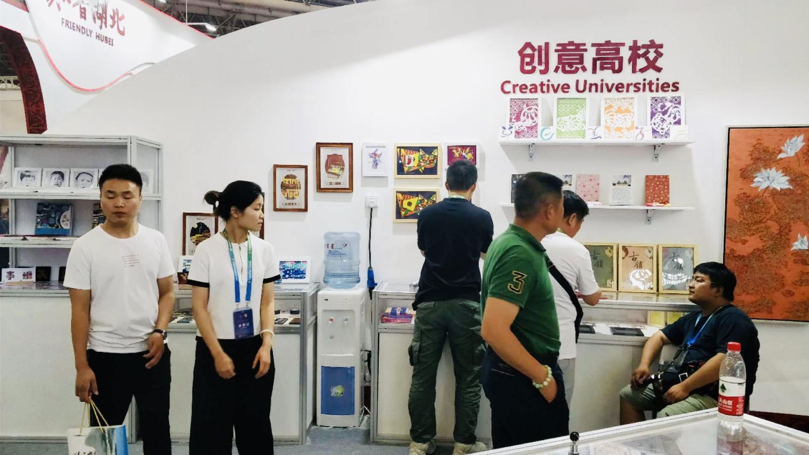 数字创意赋能文化传播 传媒学子设计作品亮相2019世界集邮展览
